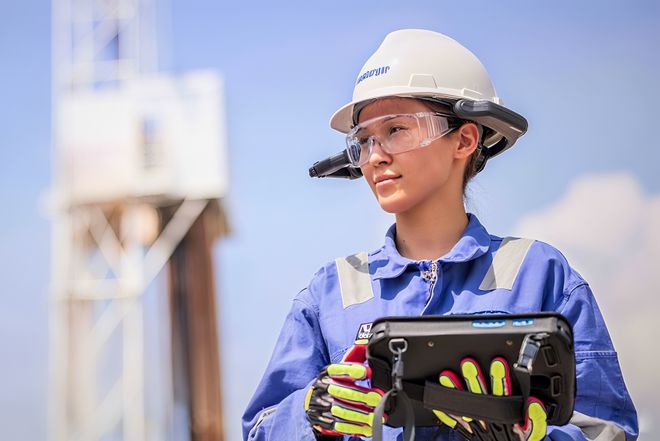 瑞歐威爾 重構(gòu)輕量AI頭戴計算機(jī)，為工業(yè)場景加載“視覺大腦”